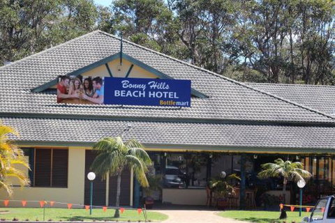 Bonny Hills Beach Hotel - QLD Tourism 4