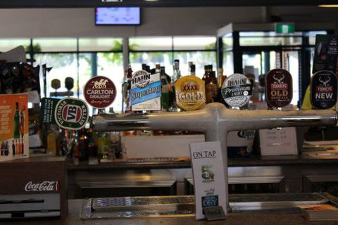 Bonny Hills Beach Hotel - QLD Tourism 5