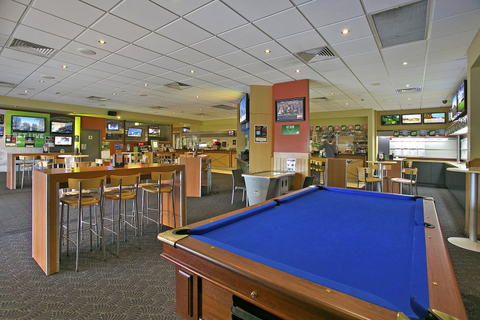 Lakeside Village Tavern - QLD Tourism 7