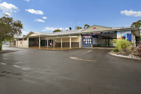 Lakeside Village Tavern - QLD Tourism 18