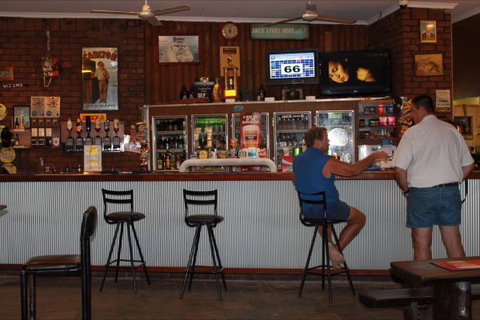 Corroboree Park Tavern - Queensland Tourism 8