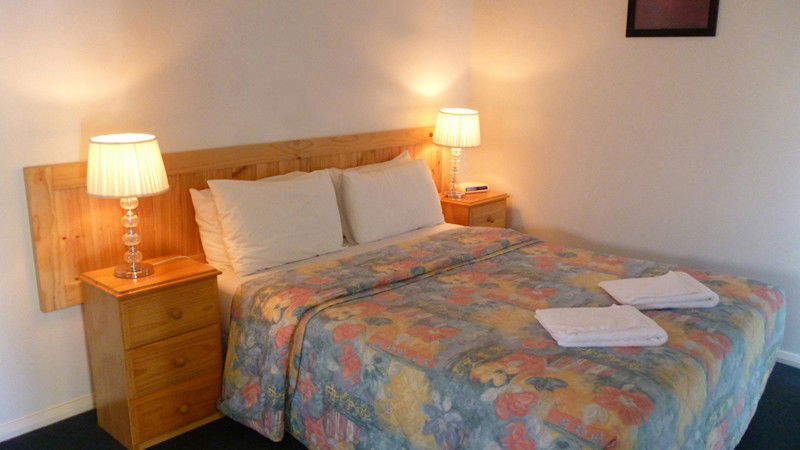 Symonston ACT QLD Tourism