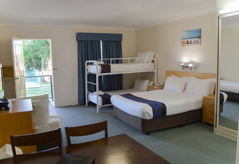 BEST WESTERN Lakesway Motor Inn - QLD Tourism 1
