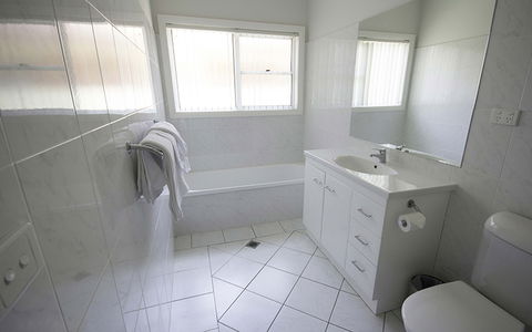 Best Western Plus Charles Sturt Suites And Apartments - Queensland Tourism 13