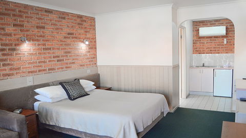 BEST WESTERN Colonial Motor Inn - QLD Tourism 0