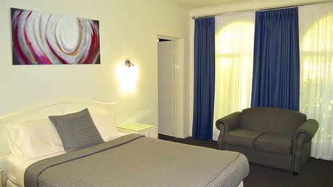 BEST WESTERN Cathedral Motor Inn - QLD Tourism 4