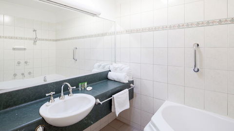 BEST WESTERN Crystal Inn - QLD Tourism 4