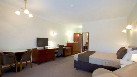 BEST WESTERN Golden Grain Motor Inn - Queensland Tourism 1