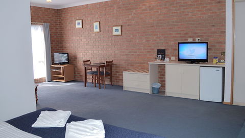 BEST WESTERN Coastal Waters Motor Inn - QLD Tourism 0