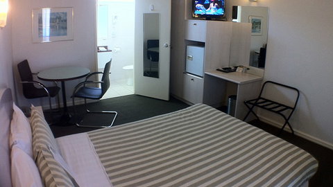 BEST WESTERN Alexander Motor Inn And Apartments - QLD Tourism 0