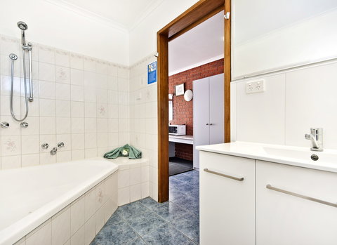 BEST WESTERN Whalers Rest Motor Inn - Queensland Tourism 2