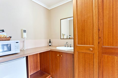 BEST WESTERN Tudor Motor Inn - Queensland Tourism 8