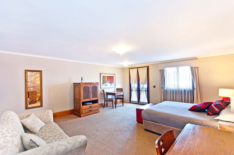 BEST WESTERN Tudor Motor Inn - Queensland Tourism 13