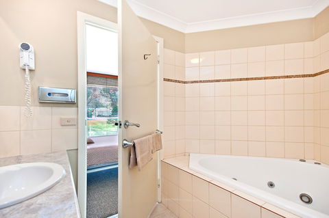BEST WESTERN Tudor Motor Inn - Queensland Tourism 16