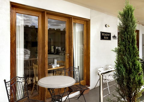 Admiralty Inn - QLD Tourism 2