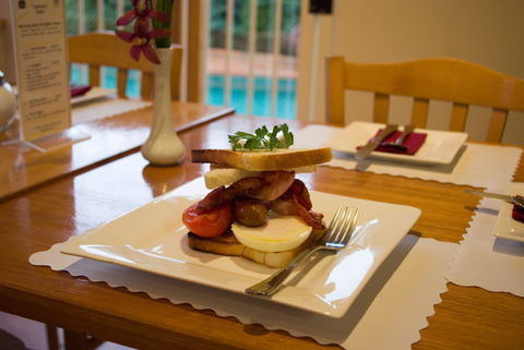 Admiralty Inn - QLD Tourism 3