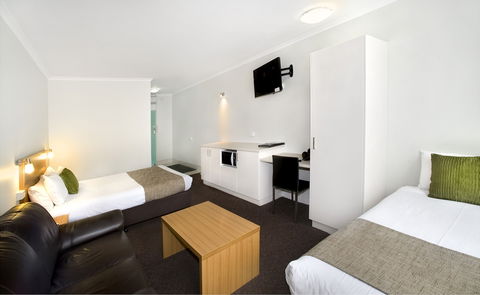 Admiralty Inn - QLD Tourism 6