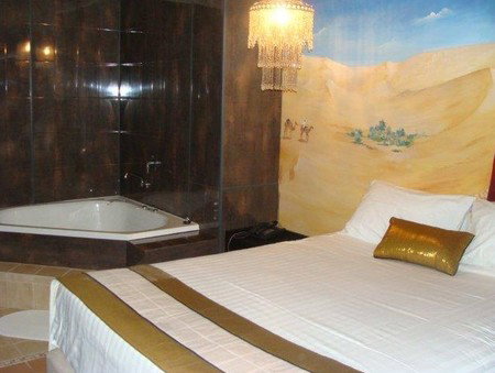 Langtrees Guest Hotel - Queensland Tourism 4