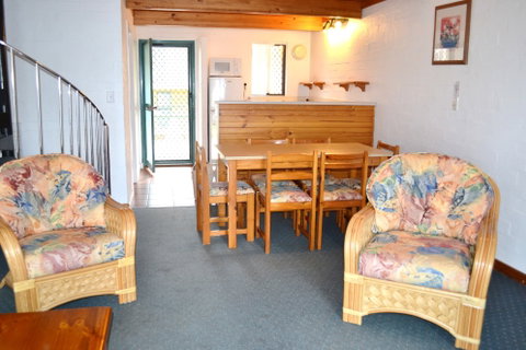 Cottesloe Beach Chalets - Queensland Tourism 4