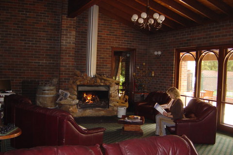 Wave Rock Lakeside Resort And Caravan Park - QLD Tourism 2