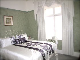 Crescentfield Cottage - QLD Tourism 1
