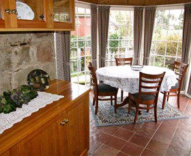 Crescentfield Cottage - QLD Tourism 3