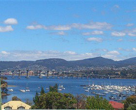Ashwood Apartments - Lindisfarne - QLD Tourism 0