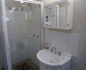 Ashwood Apartments - Lindisfarne - QLD Tourism 5