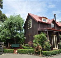 Clear Creek Cottage - QLD Tourism