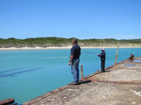 Three Hummock Island Accommodation - QLD Tourism 0