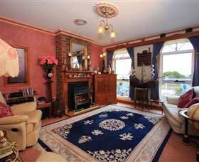 Moonlight Bay B&B Guest House - QLD Tourism 1