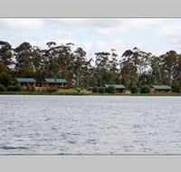 Lake Yalleena Holiday Cabins - Queensland Tourism