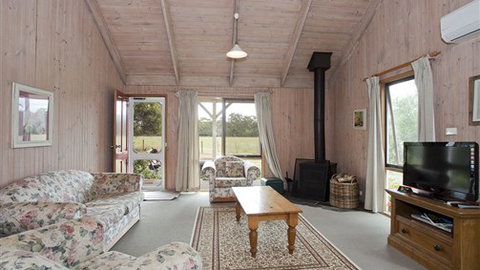 Freshwater Creek Cottages - Queensland Tourism 5