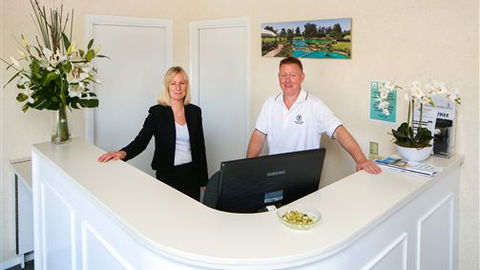 Howlong Country Golf Club & Motel - Queensland Tourism 1
