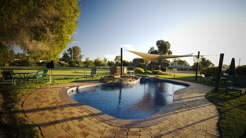 Howlong Country Golf Club & Motel - Queensland Tourism 3