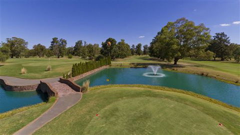 Howlong Country Golf Club & Motel - Queensland Tourism 4
