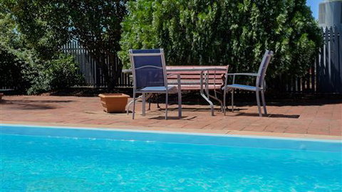 Pioneer Station Motor Inn - QLD Tourism 0