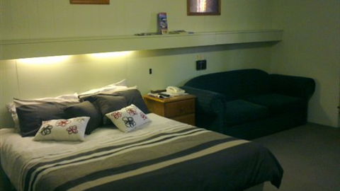 Millers Cottage Motel - QLD Tourism 0
