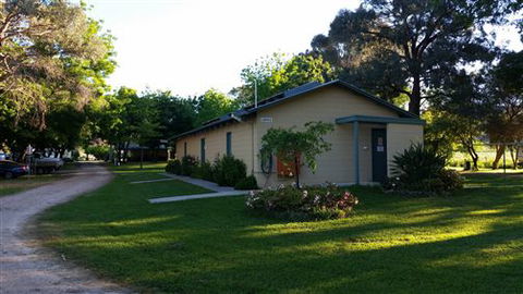 Valley View Caravan Park - QLD Tourism 1