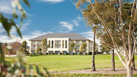 Yarra Valley Lodge - QLD Tourism 0