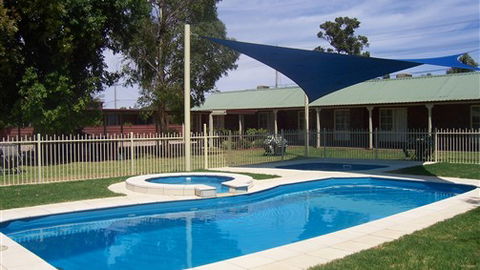 Carn Court Holiday Apartments - QLD Tourism 0