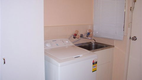 Carn Court Holiday Apartments - QLD Tourism 2