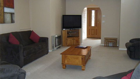 Carn Court Holiday Apartments - QLD Tourism 5