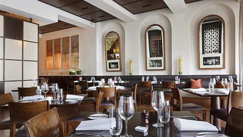Hotel Lindrum - QLD Tourism 1