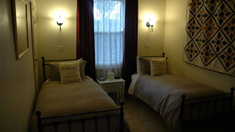 Heytesbury House B&B - QLD Tourism 3