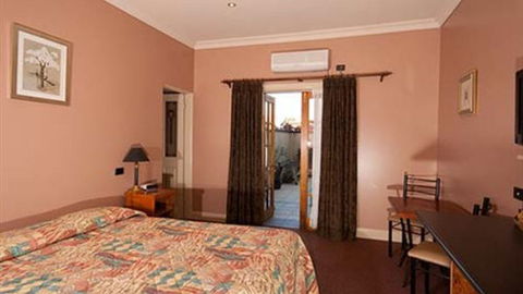 Grand Central Accommodation B&B Cobden - QLD Tourism 2