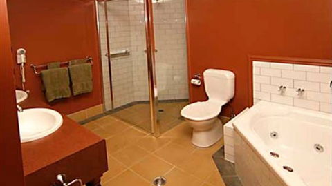 Grand Central Accommodation B&B Cobden - QLD Tourism 5