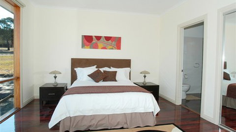 Yering Gorge Cottages - Queensland Tourism 2