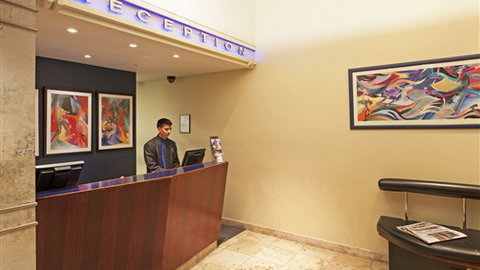 Hotel Causeway - QLD Tourism 1