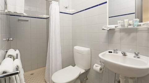 Hotel Causeway - QLD Tourism 4